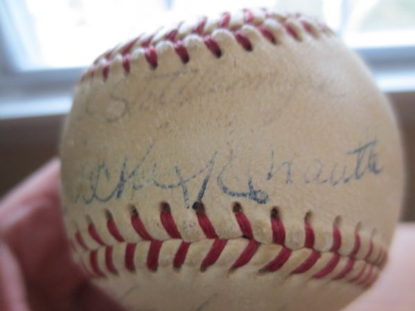 1967 New York Yankees autographed baseball with Mickey Mantle, Mel Stottlemyre 