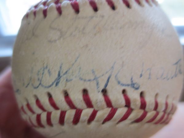 1967 New York Yankees autographed baseball with Mickey Mantle, Mel Stottlemyre 