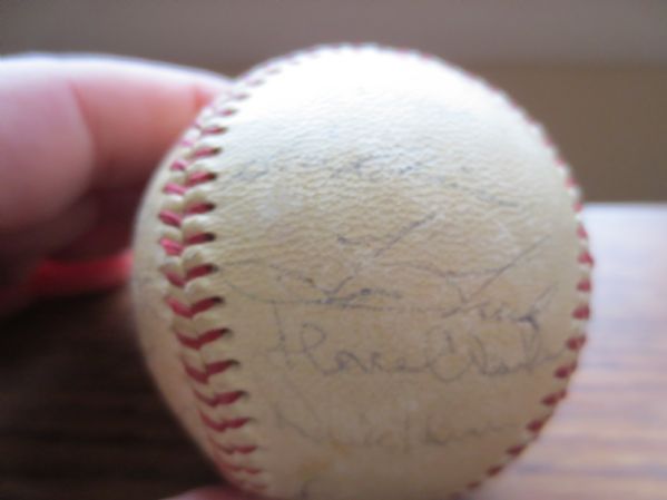 1967 New York Yankees autographed baseball with Mickey Mantle, Mel Stottlemyre 