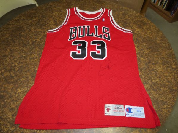 1994-95 Scottie Pippen Chicago Bulls Game Used Game Worn Red Jersey signed WOW!