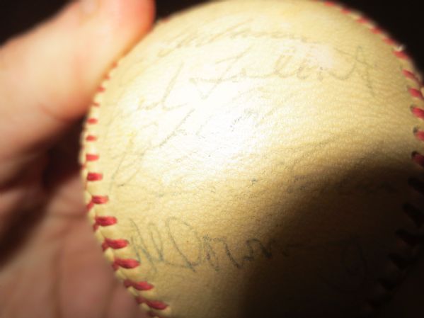 1967 New York Yankees autographed baseball with Mickey Mantle, Mel Stottlemyre 