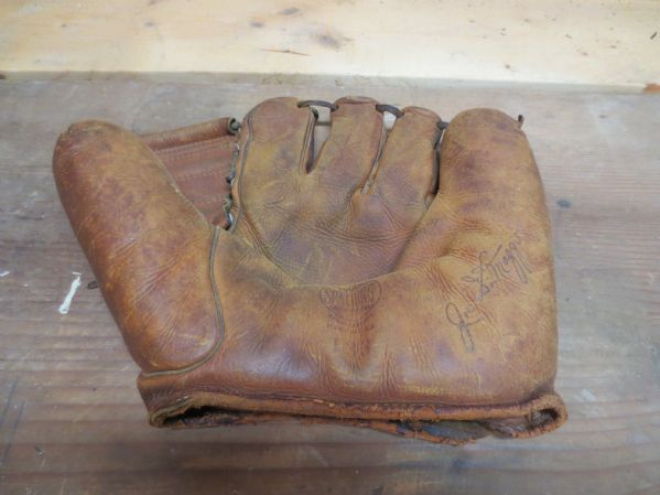 Circa 1950 Joe DiMaggio Spalding 133 Store Model Baseball Glove