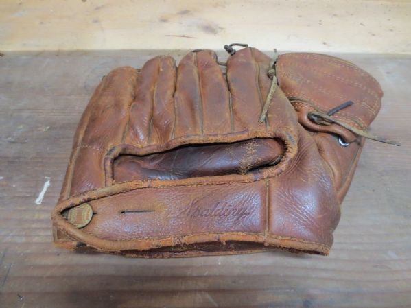 Circa 1950 Joe DiMaggio Spalding 133 Store Model Baseball Glove