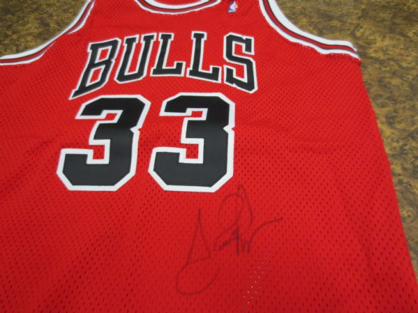 1994-95 Scottie Pippen Chicago Bulls Game Used Game Worn Red Jersey signed WOW!