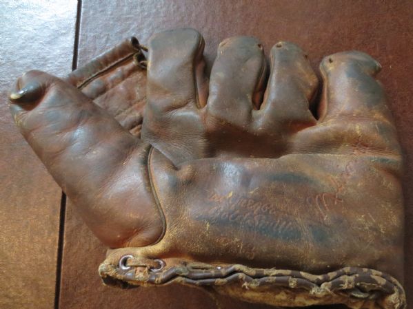 Mel Ott MacGregor Goldsmith Store Model Split Finger Baseball Glove NY Giants HOF