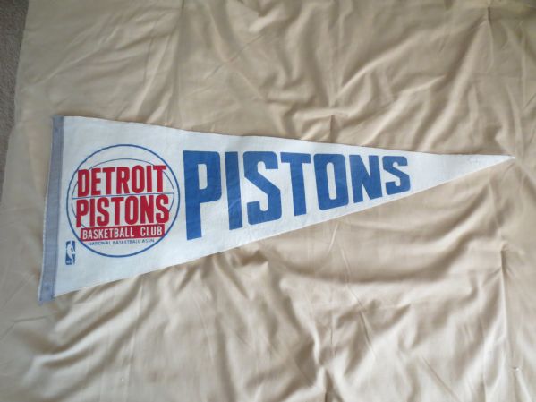 1960's Detroit Pistons Basketball Soft felt Pennant 29 Bob Lanier George Yardley Isiah Thomas