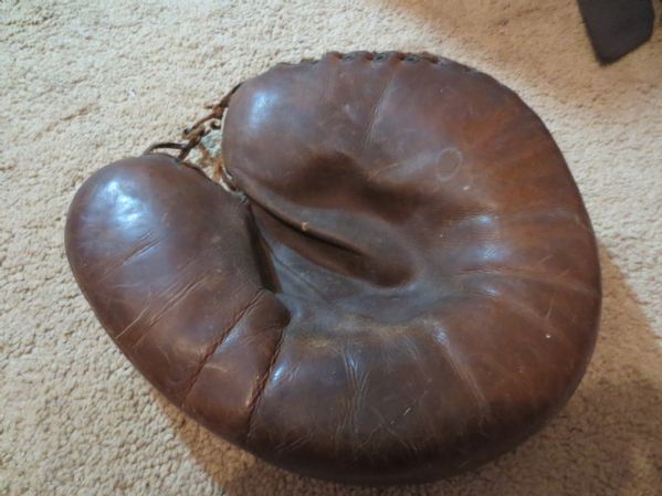 Circa 1915 Decker Patent Buckle Back Baseball Glove Frank Grube 