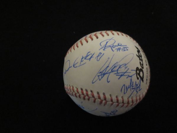 Cuban baseball with 16 signatures  Inder L.P.V. Batos Industria Deportiva Selectiva