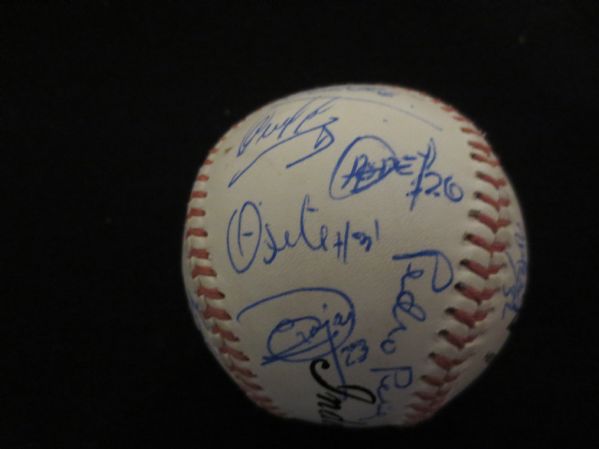 Cuban baseball with 16 signatures  Inder L.P.V. Batos Industria Deportiva Selectiva