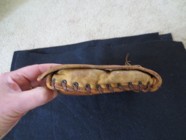 1930's Larry French Goldsmith baseball glove Chicago Cubs, Brooklyn Dodgers, Pittsburgh Pirates