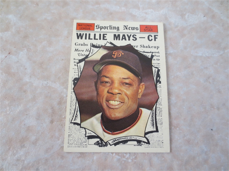 1961 Topps Willie Mays Sporting News baseball card #579  Very nice condition!