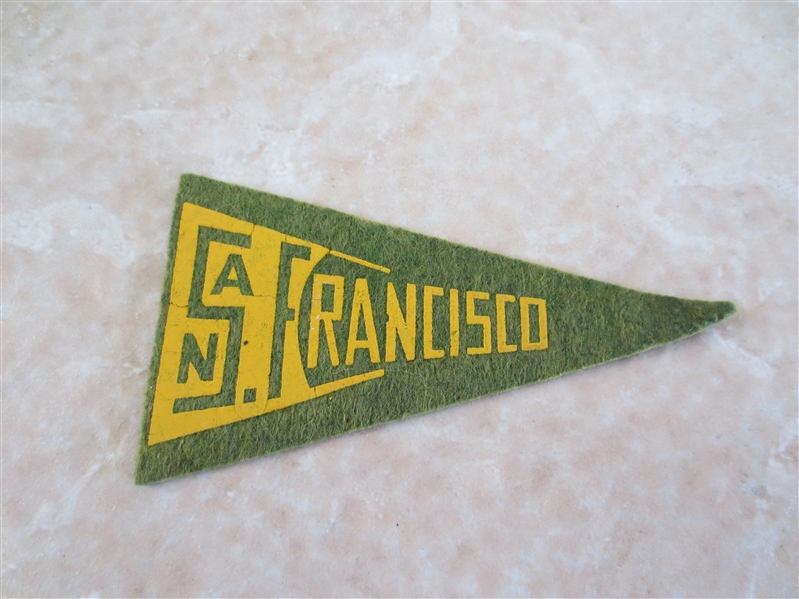 Circa 1960 San Francisco Giants soft felt mini pennant 4 green and yellow