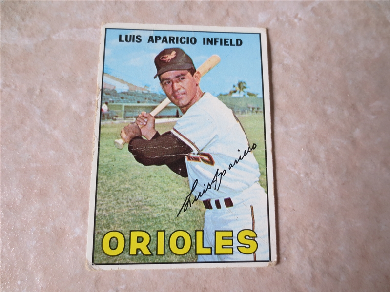 1967 Topps Luis Aparicio baseball card #60 Hall of Famer