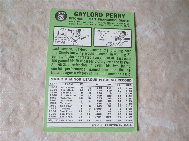 1967 Topps Gaylord Perry #320 baseball card in nice condition