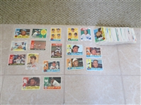 (260) 1960 Topps Baseball Cards in great condition!