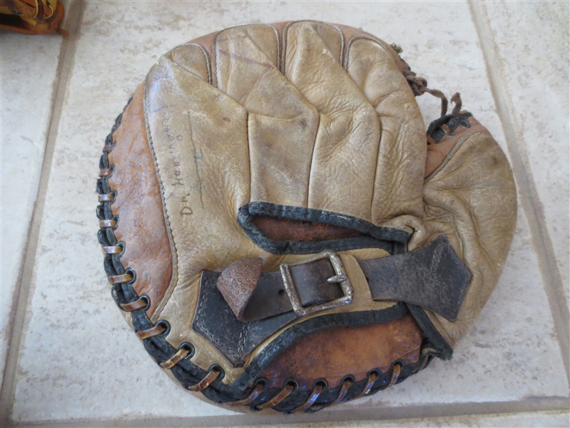 1920's-30's Store model baseball glove Scoop Model Sta-Caught with buckle back