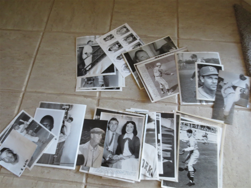 (35) Miscellaneous Baseball press photos with a nice mix of years