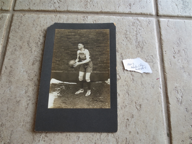 1922-23 Atlantic City Sandpipers Pro Basketball Cabinet Photo of unknown player 6.5 x 4.5