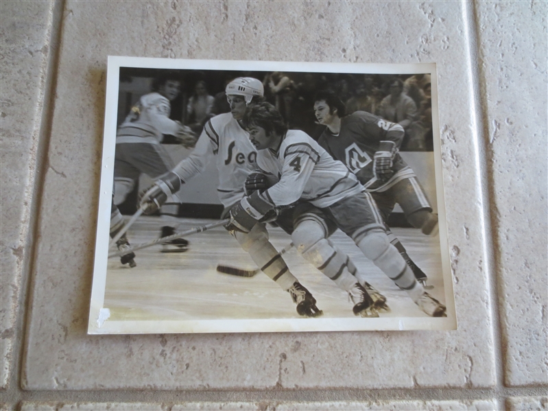 1967-76 California Golden Seals NHL black and white 8 x 10 photo with #4