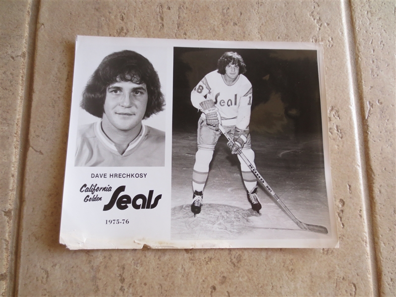 1975-76 NHL California Golden Seals black and white photo of Dave Hrechkosy