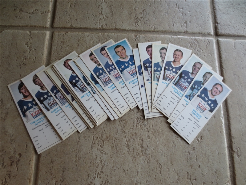 (23) different 1970-71 Dad's Cookies Hockey Cards including Cournoyer, Delvecchio, Esposito, Howell, Gilbert, Ratelle, Unger