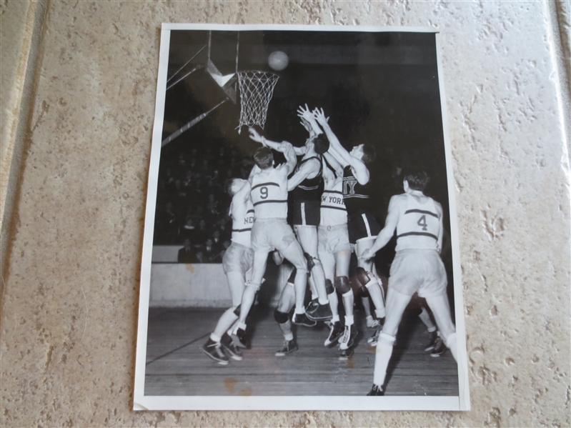 1935 New York University NYU Basketball Wirephoto by NEA  9 x 7