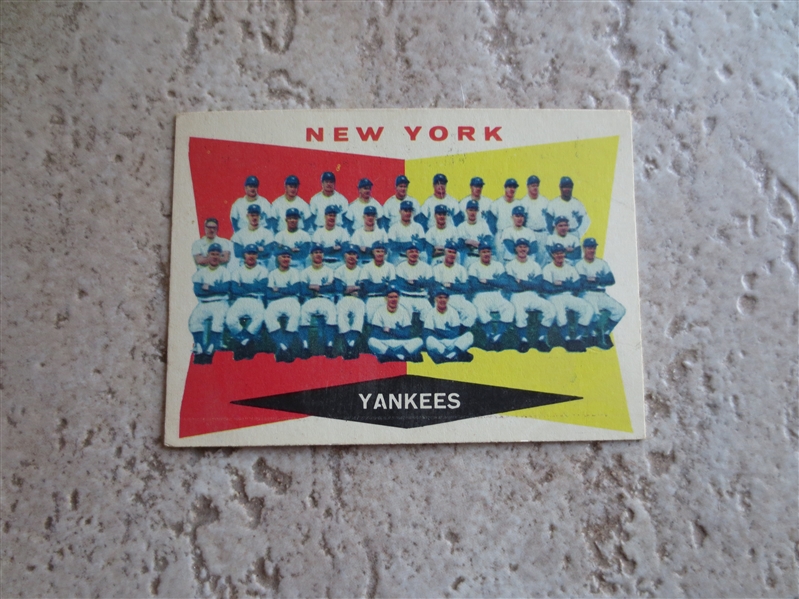 1960 Topps New York Yankees Team Baseball Card #332 in very nice condition