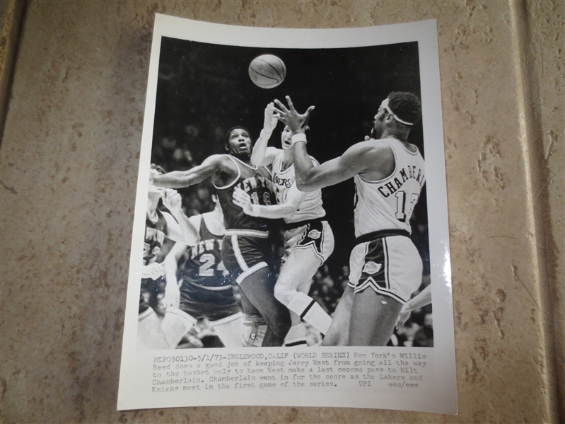 1973 UPI Telephoto Jerry West Passes to Wilt---Lakers vs. Knicks