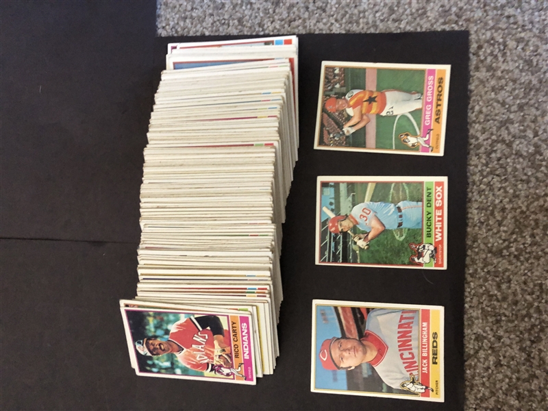 (200) 1976 Topps Baseball Cards with no superstars in ex+ condition