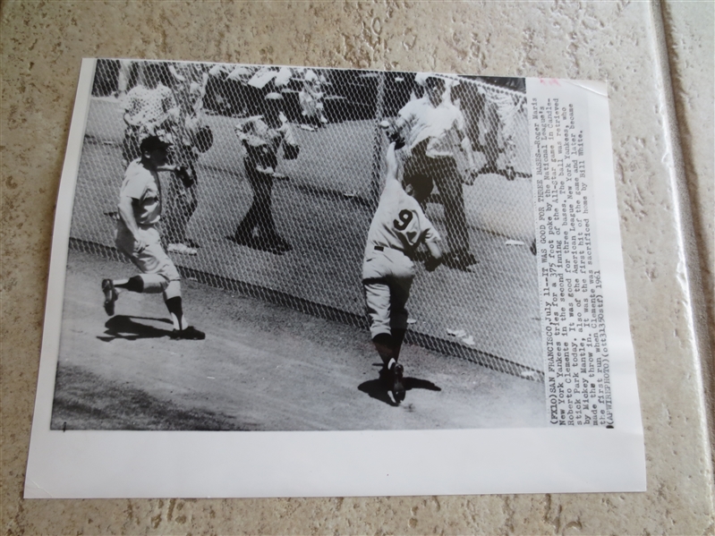 1961 Mickey Mantle-Roger Maris AP Wire photo Chasing Clemente Triple