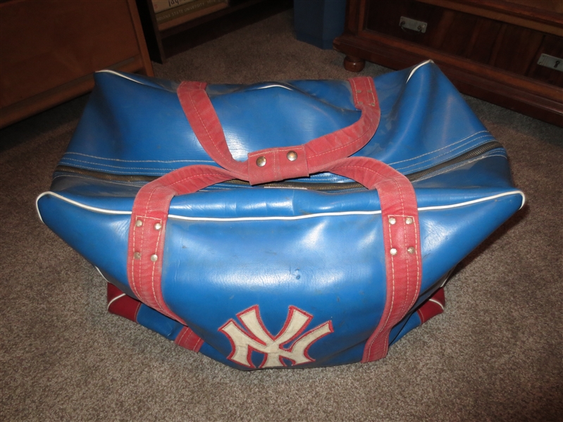 1970's New York Knicks Luggage Carry Bag  unknown player  made by Cosby  NEAT!