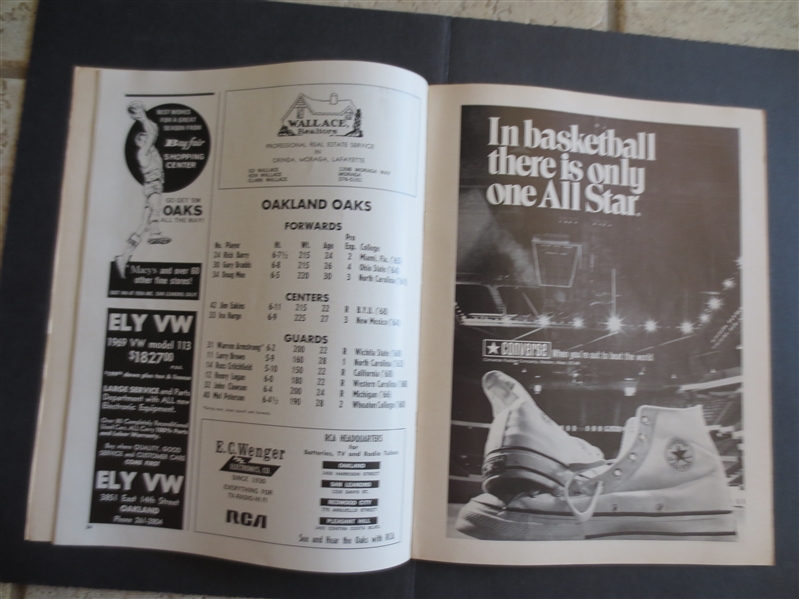 1968-69 Minnesota Pipers vs. Oakland Oaks ABA Basketball Program Connie Hawkins Rick Barry Larry Brown
