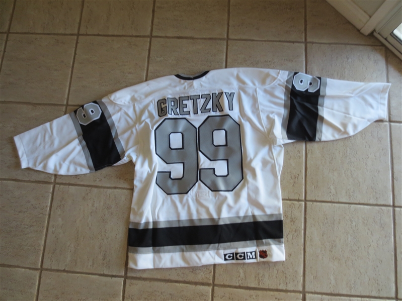 Autographed Wayne Gretzky Jersey with Authentication from Scoreboard Paul Goldin