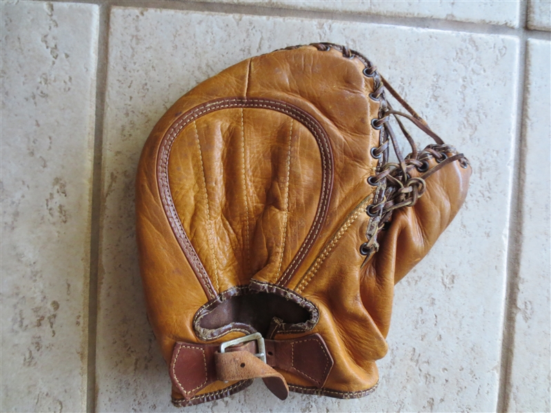 1920's-30's Joe Judge Globe Buckle Back Store Model Baseball Glove in very nice shape!