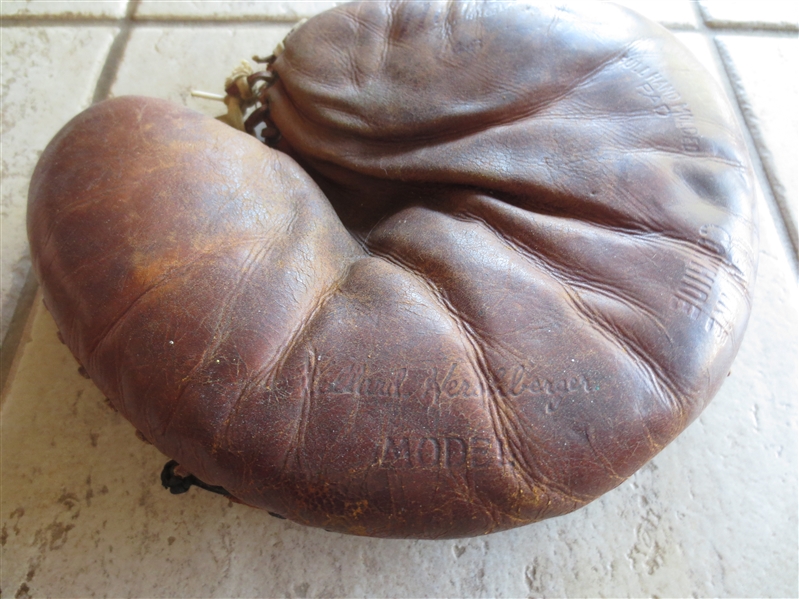 1940's Willard Hershberger Hutch Model 246 Catchers Mitt with Cloth Label  Committed Suicide during season with Cincinnati Reds