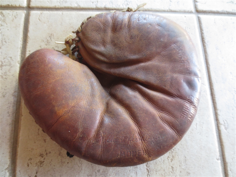 1940's Willard Hershberger Hutch Model 246 Catchers Mitt with Cloth Label  Committed Suicide during season with Cincinnati Reds