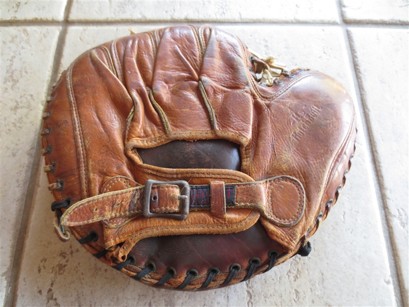 1940's Willard Hershberger Hutch Model 246 Catchers Mitt with Cloth Label  Committed Suicide during season with Cincinnati Reds