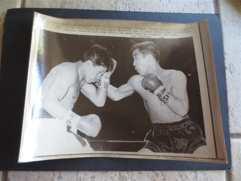 1967 Boxing UPI Telephoto of Fight between Vicente Saldivar and Mitsunori Seki of Japan