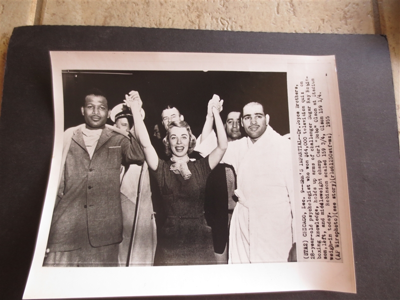 1955 Boxing AP Wire Photo of Sugar Ray Leonard, Bobo Olson, and Dr. Joyce Brothers