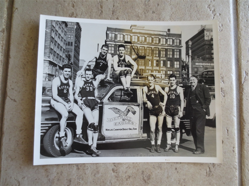 Circa 1940 Detroit Eagles Worlds Champion Basket Ball Team Photo 8 x 10