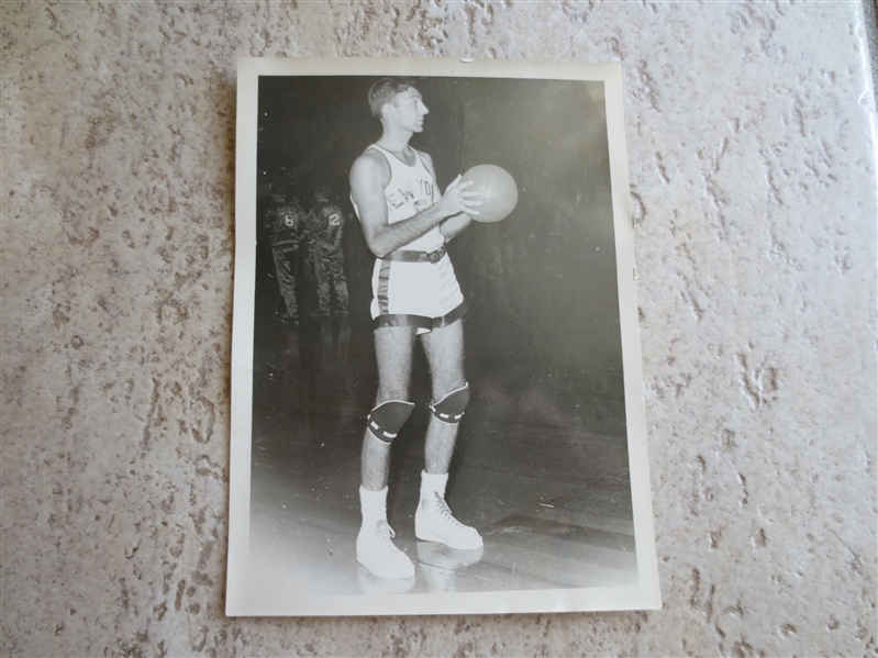 1950's-60's New York Knicks Basketball Player Photo `7 x 5